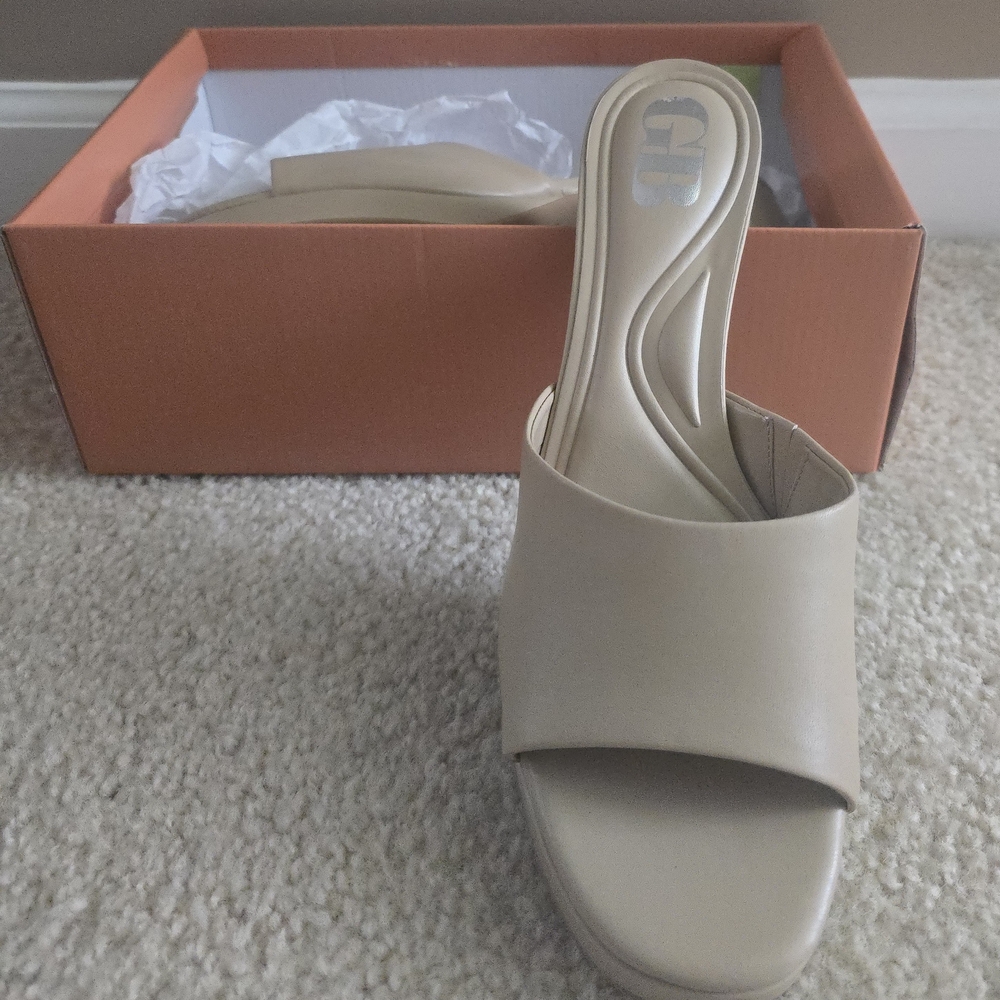 Gianni Bini Nude Mules...NIB